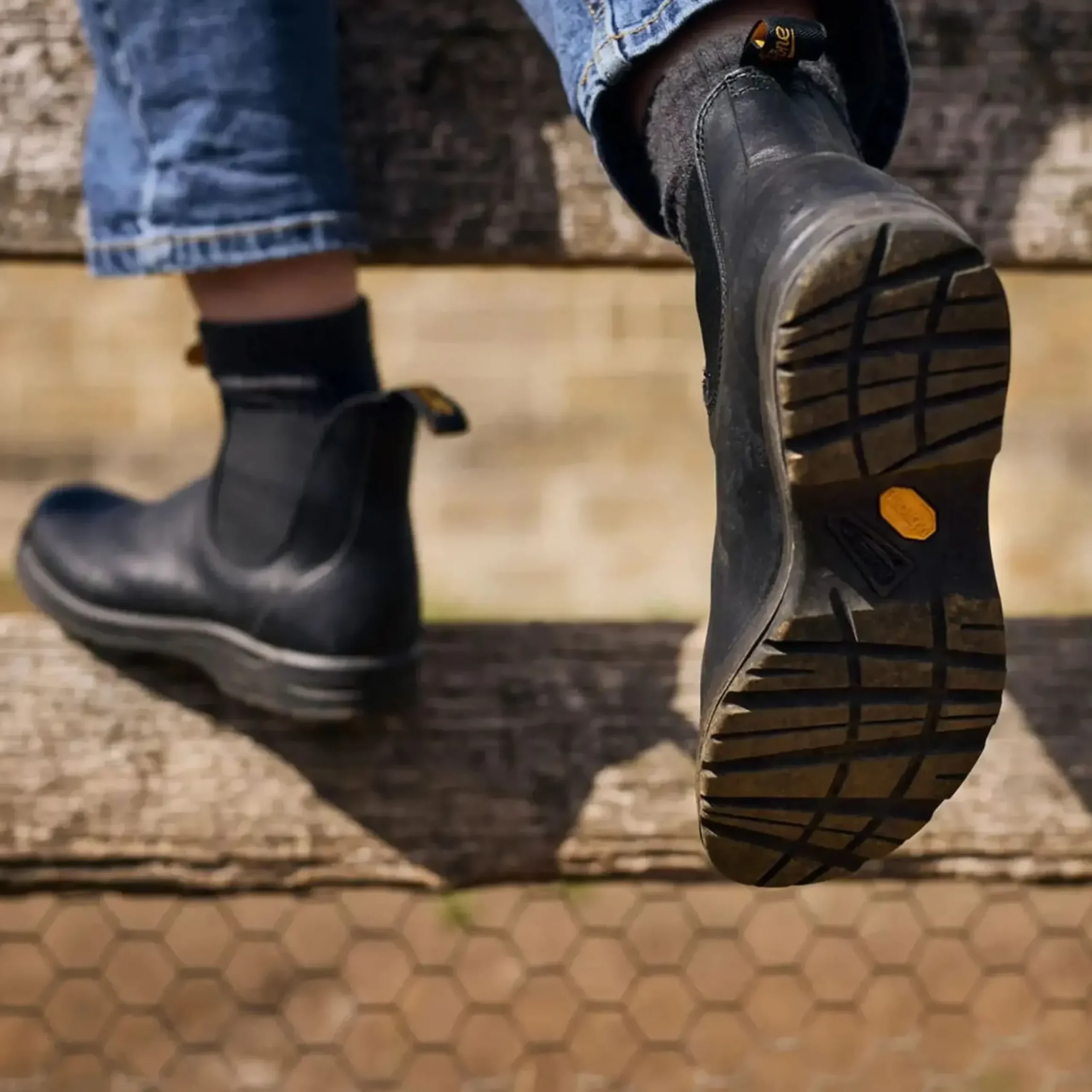 Discount Blundstone 2058 - All Terrain Black Leather Vibramu00Ae Anti-Slip Boot